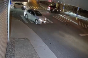 Arnavutköy’de motosikletle otomobil çarpıştı: 2 yaralı