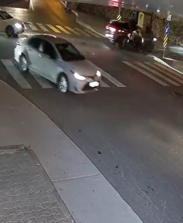 Arnavutköy’de motosikletle otomobil çarpıştı: 2 yaralı