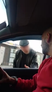 Başakşehir’de taksi sürücüsün yolcu kavgası kamerada