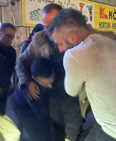 Başakşehir’de kontrolden çıkan araç durağa daldı: 1 yaralı