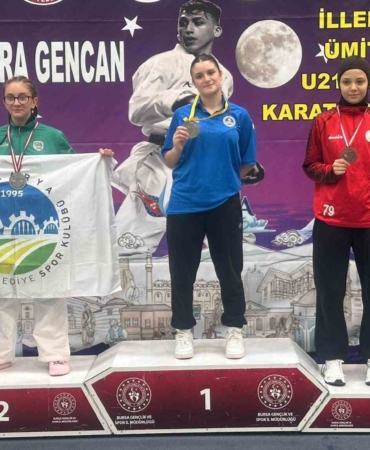 Körfezli karateciler Bursa’dan madalyayla döndü