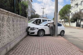 Köşede çarpıştılar, site duvarında durdular