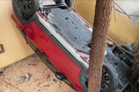 Fren yerine gaza basan sürücü bahçeye uçtu