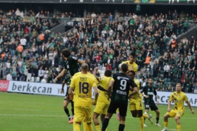 Trendyol Süper Lig: Kocaelispor:0 - Eyüpspor: 0 (İlk yarı)