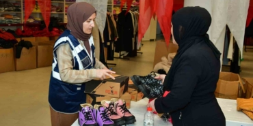 Esenyurt Belediyesi’nden Derman Çarşı ile binlerce vatandaşa destek