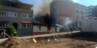 Bursa’da 2 katlı müstakil ev alev alev yandı