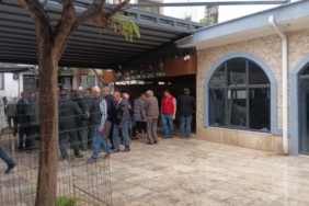 Eşi tarafından sokak ortasında öldürülen kadın son yolculuğuna uğurlandı