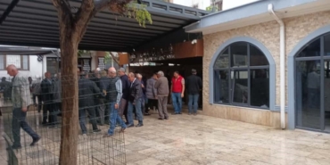 Eşi tarafından sokak ortasında öldürülen kadın son yolculuğuna uğurlandı