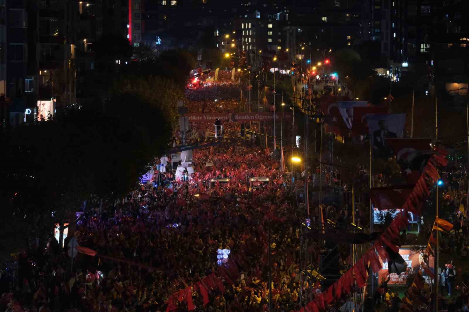 Tüm cumhuriyet sevdalıları Fatih Sultan Mehmet Bulvarında buluşacak