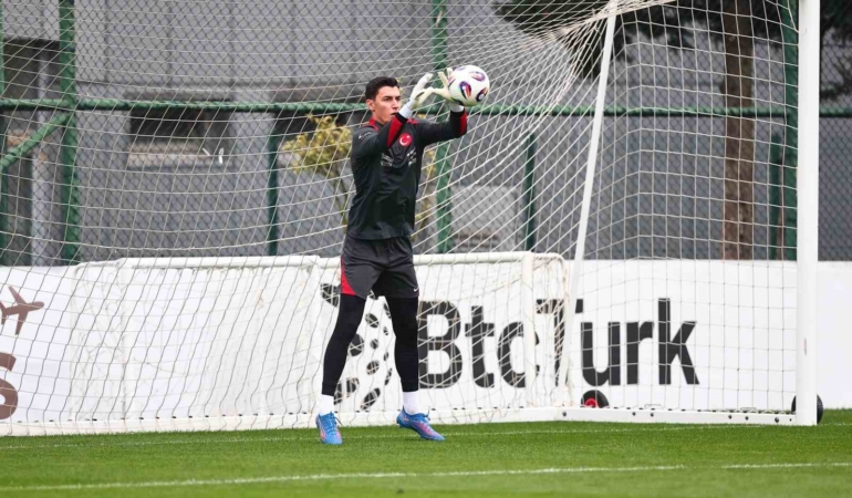 TFF: "Berke Özer, kendi isteğiyle, teknik ve idari ekibimizin izni olmaksızın kamptan ayrılmıştır"