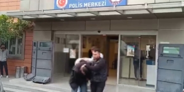 Esenler’de 24 yıl hapis cezası bulunan sahte kimlikli şahıs polislere tehditler savurdu