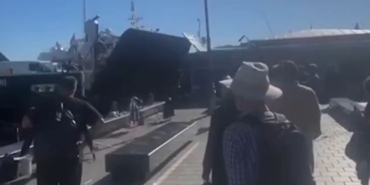 İstanbul’da arabalı vapur iskeleye çarptı, kaza anı kameraya yansıdı