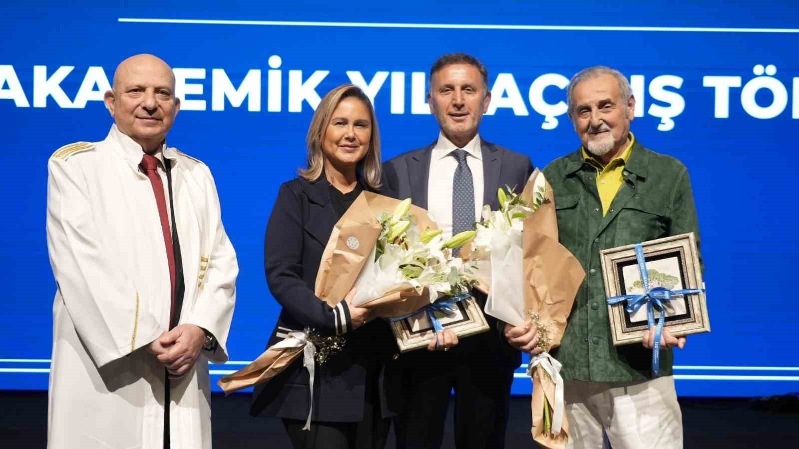 ’Devrimin Rengi’ sergisi İstinye Üniversitesi’nde sanatseverlerle buluştu