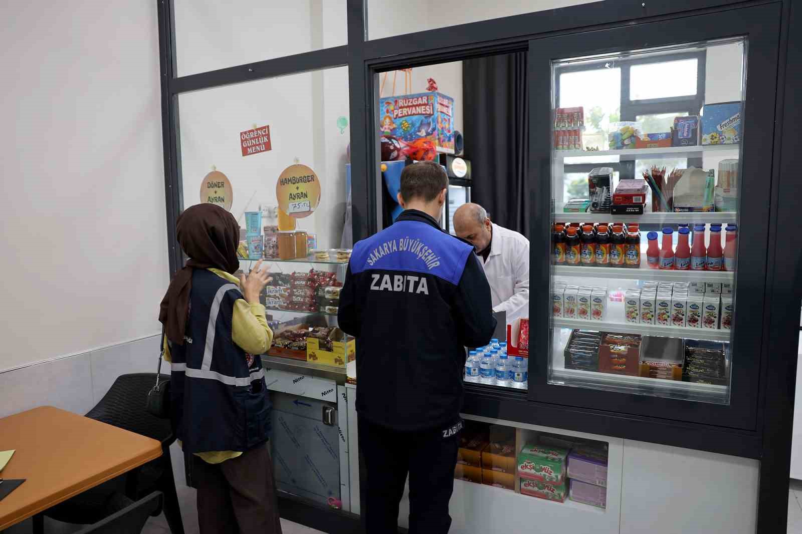 Okul kantinlerine denetim: Çocukların sağlığı için ürünleri tek tek incelediler