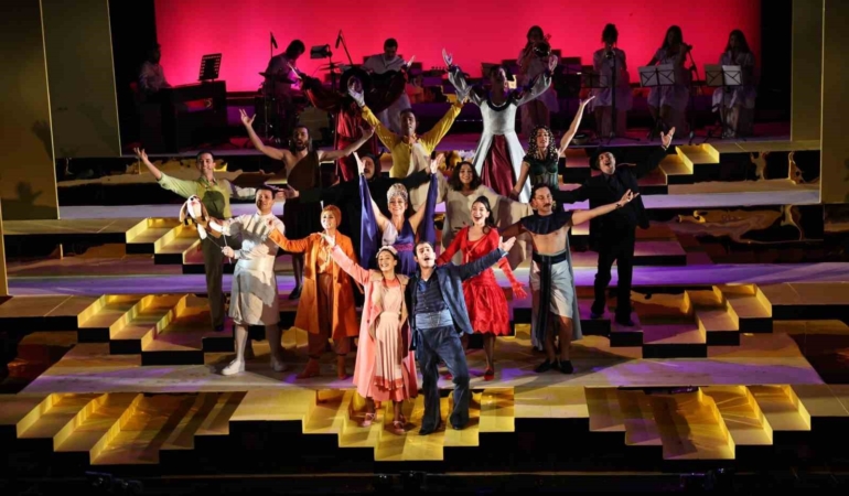 Nilüfer Kent Tiyatrosu’ndan "Lüküs Hayat" ile görkemli sezon açılışı