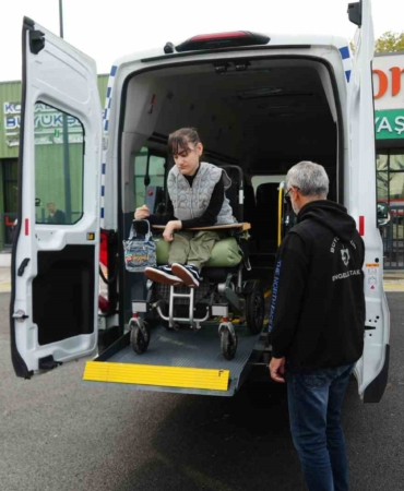 Serebral palsili Şevval, Korece ve İngilizce öğrenip köşe yazarı oldu