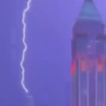 İstanbul Finans Merkezi’nin tepesine yıldırım düştü