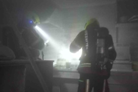 İşyerinin de fritöz yangınında duman paniği