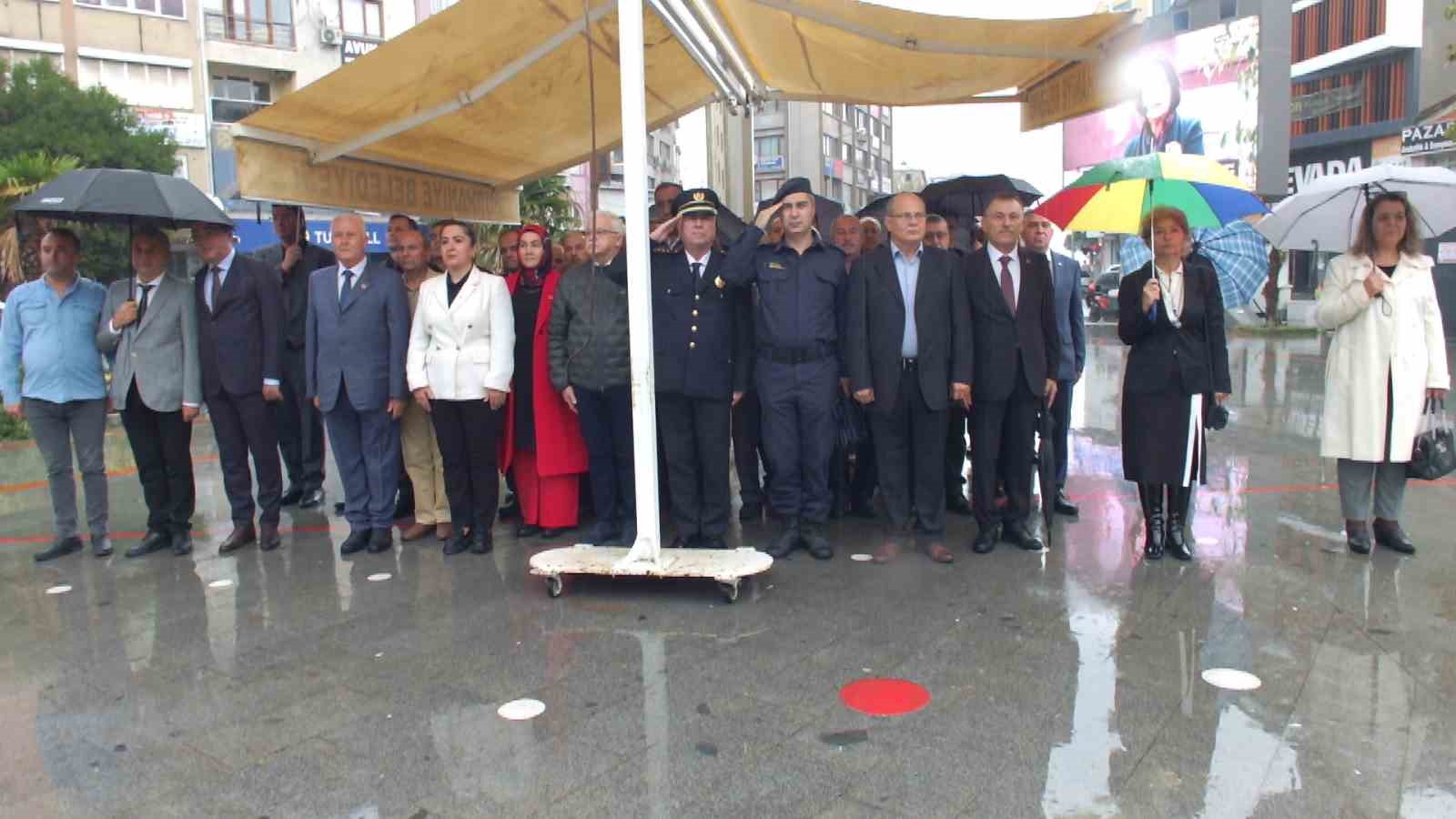 Balıkesir’de Muhtarlar Günü yağmur altında kutlandı