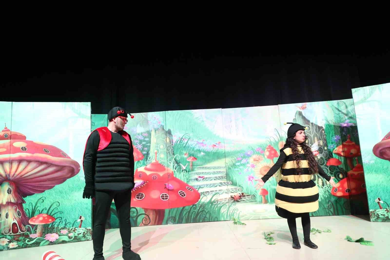 Minikler, "Beneksiz Böcek Uğur" ile keyifli anlar yaşadı