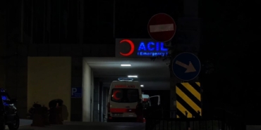 Yaralı şekilde hastane önüne atıldı, polis harekete geçti