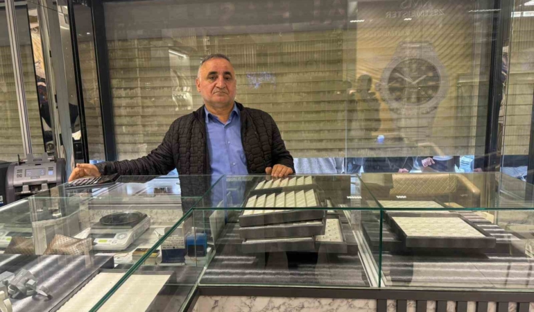 Bahçelievler’de kuyumcu soygunu: 1 dakikada 3 kilo altını çaldılar