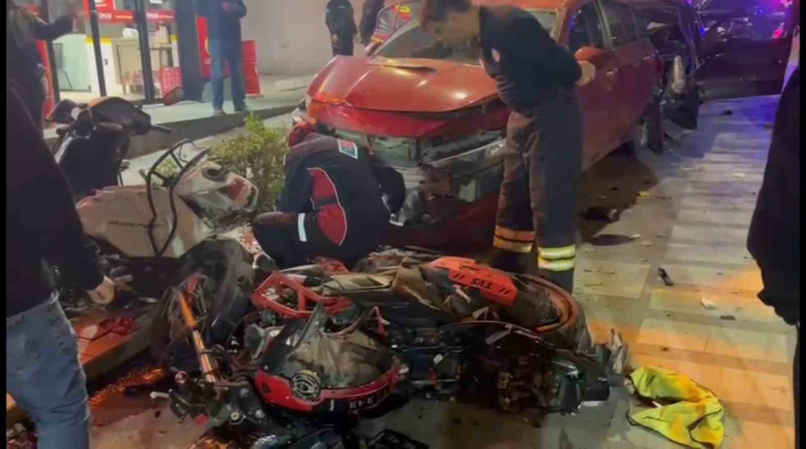 Şerit ihlali 7 aracı birbirine kattı: 2 yaralı