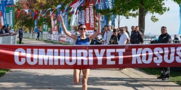 16 ülkeden sporcu Kocaeli’de Cumhuriyet için koştu