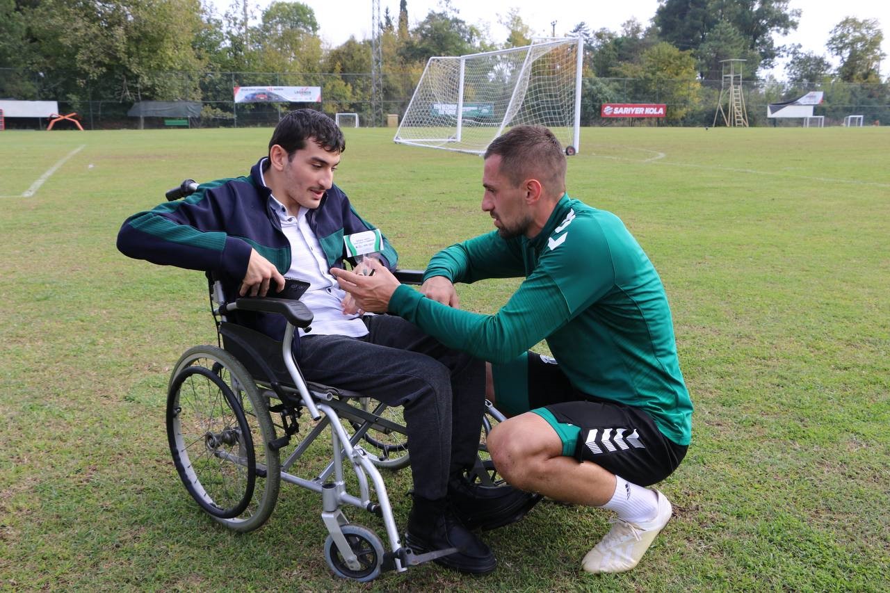 Özel gereksinimli öğrencilerden, Sakaryaspor’a moral ziyareti