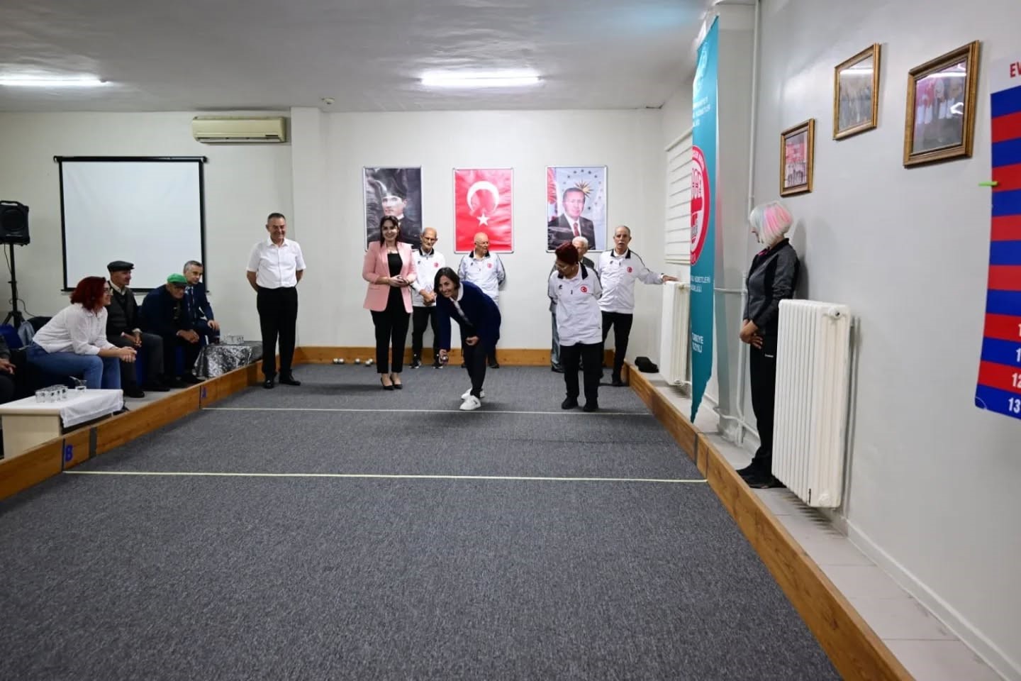 Kırklareli’nde huzurevi sakinleri ile protokol üyeleri arasında bocce müsabakası