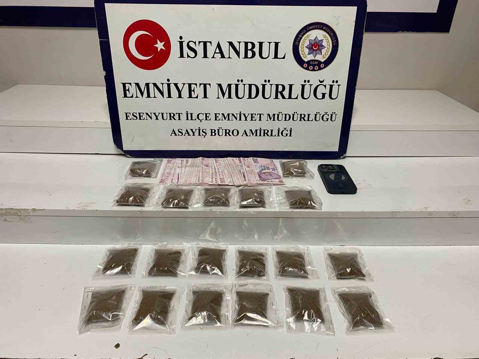 Esenyurt’ta kamyonetten uyuşturucu madde ticareti yapan şüphelilere suçüstü