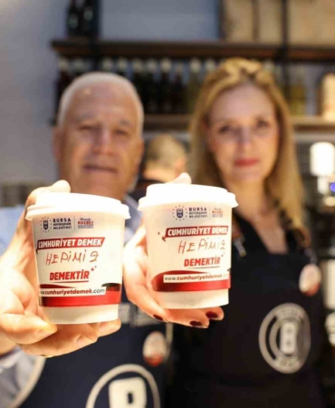 Cumhuriyet’in sıcaklığı Bursa’da paylaşıldı