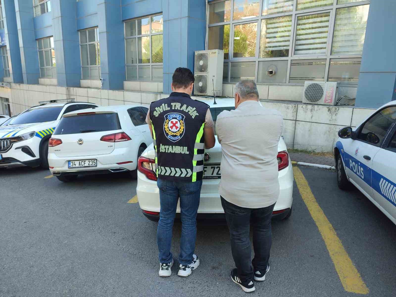 Avcılar’da bir sürücü İETT otobüsünün önünü kesti: O anlar kamerada