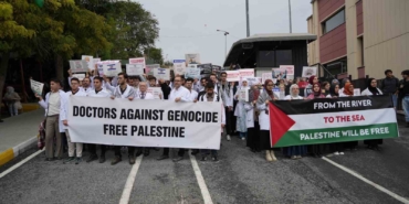 Geleceğin hekimlerinden Gazze için ‘sessiz’ yürüyüş