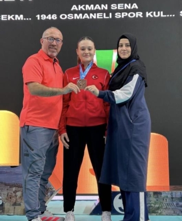 Bilecikli Karateci Sena Akman Türkiye üçüncüsü oldu