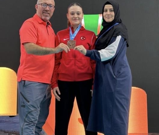 Bilecikli Karateci Sena Akman Türkiye üçüncüsü oldu