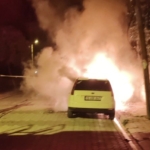 Manyas’ta park halindeki araç alev alev yandı