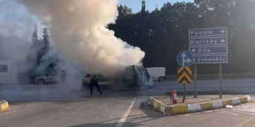 Sultanbeyli’de çarpışan araç alev topuna döndü