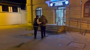 Arnavutköy’de durakta genç kıza sözlü taciz kamerada: Şüpheli yakalandı