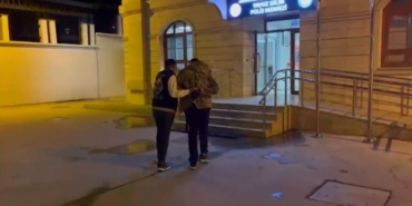 Arnavutköy’de durakta genç kıza sözlü taciz kamerada: Şüpheli yakalandı