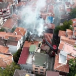 Beşiktaş’ta alevlere teslim olan 4 katlı ahşap bina çöktü: Yangın yan binaya sıçradı