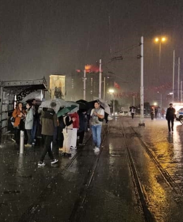 İstanbul’da sağanak yağış başladı