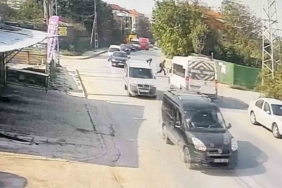 Arnavutköy’de servis minibüsünün çarptığı çocuk yaralandı