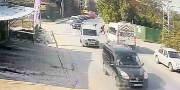 Arnavutköy’de servis minibüsünün çarptığı çocuk yaralandı