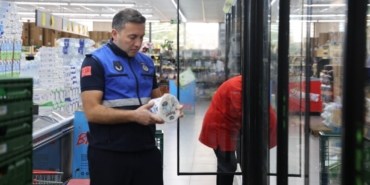 Kartepe’deki marketlerde son kullanma tarihi ve fiyat etiketi denetimi