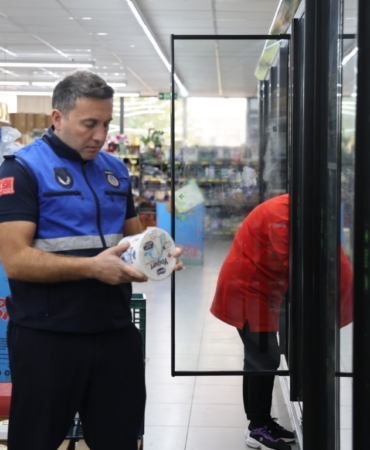 Kartepe’deki marketlerde son kullanma tarihi ve fiyat etiketi denetimi