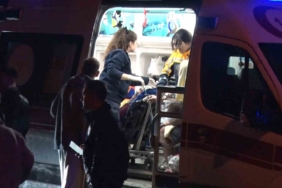 Kadıköy’de 5 katlı binada korkutan yangın: 20 kişi dumandan etkilendi