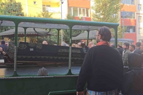 İETT otobüsünün çarpması sonucu hayatını kaybeden 2 çocuk annesi Deniz Şengül toprağa verildi