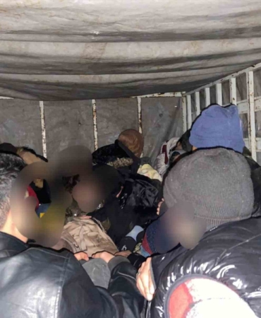 Çanakkale’de göçmen kaçakçılığı operasyonu: 4 organizatör ile 75 kaçak göçmen yakalandı