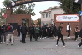 İstanbul’da beklenen sağanak yağış nedeniyle öğrenciler okullarından erken çıktı